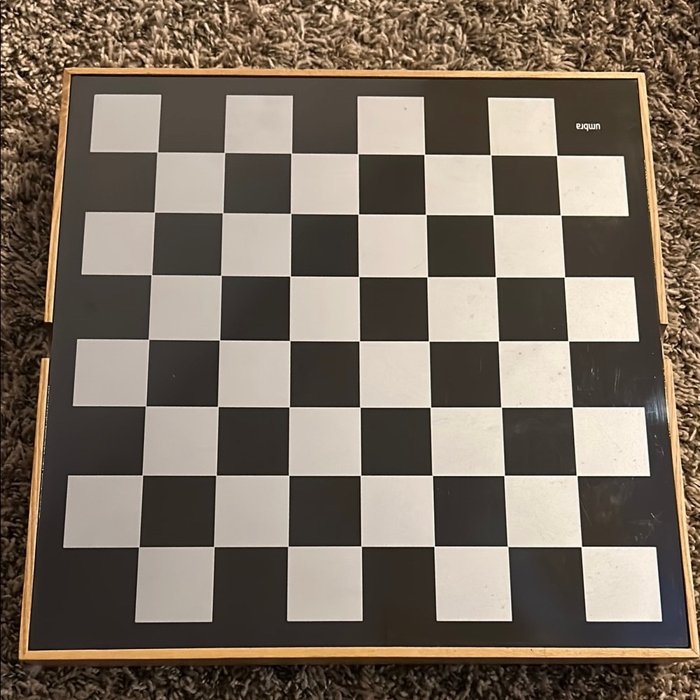 Umbra Buddy Chess Set